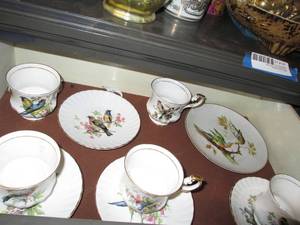 lot 168 image: Bird Design Tea Cups and Saucers