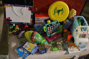 lot 447 image: Kids Toy Lot