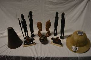 lot 453 image: Wood Sculpted Figures, Wood Bears, and Safari Hat
