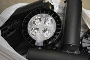 lot 227 image: Track Lights LLAB030RSBKVA - 6 Total