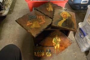 lot 458 image: Patriotic Pictures on Wood Boards and Small End Table