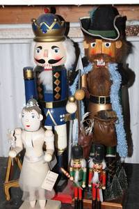 lot 504 image: Nutcracker Dolls