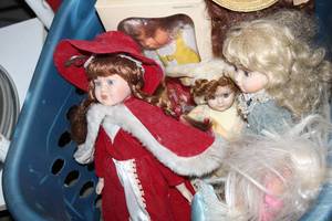 lot 516 image: Porcelain Dolls, see pictures