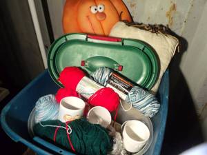 lot 486 image: Decorative Pillows, Pumpkins, Yarn, Hallmark Coffee Cups