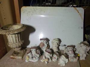 lot 490 image: Metal Planter and Dreamcycle Figurines