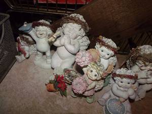 lot 491 image: Dreamcycle Figurines