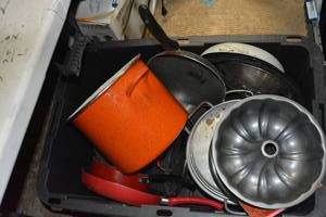 lot 365 image: Cookware Baking Pans and Skillets