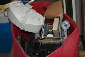 lot 376 image: Electronics Deadbolt, Humidifier Base,