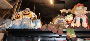 lot 110 image: Fall Decoration Scarecrows