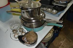 lot 382 image: Cooking Pats and Pans Set, Strainer, and Mixing Bowls