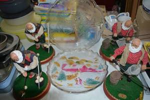 lot 384 image: Golfing and Fishing Santa Figurines, Plus Platters