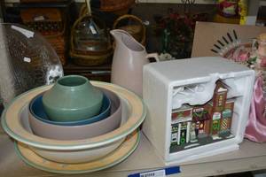 lot 152 image: Matching Bowls and Pitcher, Painted Boomerang, Christmas Village Building