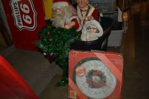 lot 400 image: Caroling Clock, Christmas Standing Figurines