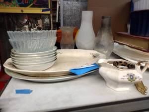 lot 173 image: Grace China Plate, Bowls and Vintage Dishes