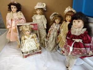 lot 161 image: Porcelain Dolls and Animated Musical Porcelain Doll