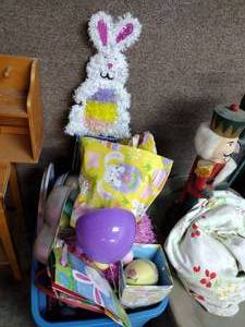 lot 379 image: Easter Decorations