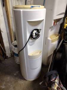 lot 417 image: Water Cooler