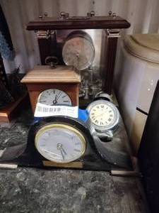 lot 422 image: Desk Clocks and Avon Clock Bottle