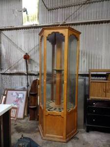 lot 4 image: 7.5 Ft Tall Carousel Rotating Display Gun Rack