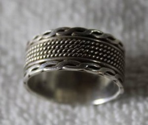 lot 224 image: Jewelry Sterling Silver band ring with braided accents. Marked 925. Size 9