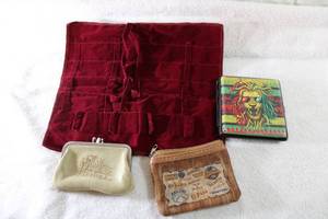 lot 267 image: Jewelry Painted hinged cigarette case (dual sided), (2) coin purses and jewelry roll storage keeper