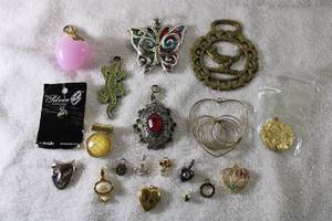 lot 263 image: Jewelry Pendant selection. Varying shapes, styles, makers