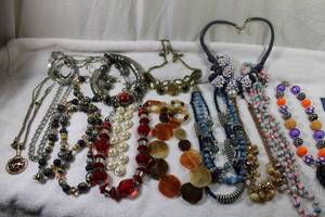 lot 527 image: Jewelry Fashion interesting necklaces. Various styles, makers and materials.