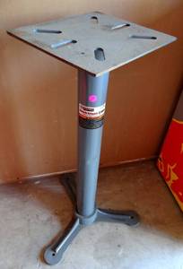 lot 7 image: CENTRAL MACHINERY BENCH GRINDER STAND - MODEL 42986