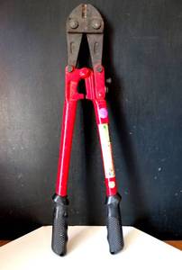 lot 11 image: PITTSBURGH 18 BOLT CUTTER