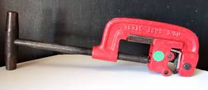 lot 14 image: LARGE NO 2 PIPE CUTTER TOOL - RANGE 12 - 2 12