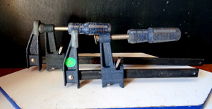 lot 30 image: ANOTHER PAIR OF RACHET CLAMPS - 1 LONGER