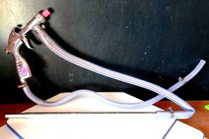 lot 40 image: SAND BLASTING TGUN WITH FEED HOSE