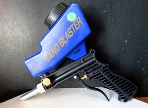 lot 43 image: SAND BLASTER ABRASIVE MEDIA GUN