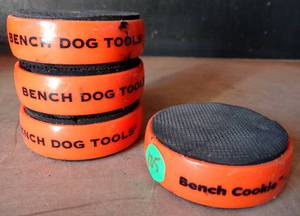 lot 105 image: LOT OF 4 - BENCH COOKIE STANDS