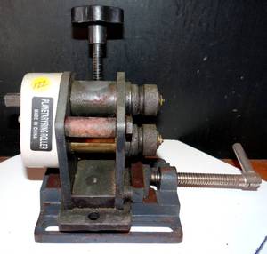 lot 122 image: GEAR DRIVEN RING ROLLER