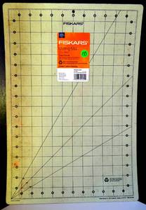 lot 133 image: FISCARS CUTTING MAT - 12 X 18 INCH