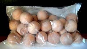 lot 134 image: KBB200 - 25PC WOODEN BALL KNOBS - NIP