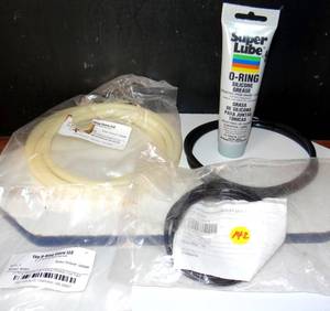 lot 142 image: SELECTION OF O-RINGS AND LUBE - NEW