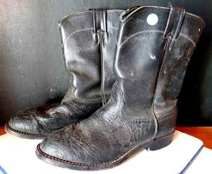 lot 149 image: RARE - AUTHENTIC ELEPHANT HIDE LARRY MAHAN COWBOY BOOTS - BLACK