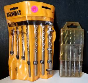 lot 189 image: DEWALT ROCK CARBIDE 7 Pc HAMMER DRILL BIT SET  5 Pc CARBIDE TIP DRILL BIT SET
