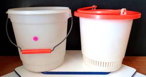 lot 192 image: PLANO MINNOWBAIT BUCKET