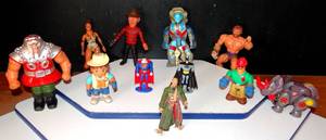 lot 208 image: VINTAGE COLLECTIBLE FIGURE TOY LOT AS SHOWN