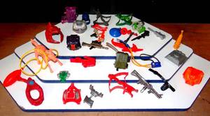 lot 209 image: VINTAGE TOY ACCESSORY LOT