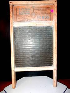 lot 210 image: VINTAGE GOOD HOUSEKEEPERS GLASS WASHBOARD - CUPPLES CO. ST. LOUIS, MO
