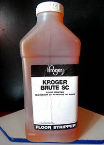 lot 243 image: 2.5 GALLONS KROGER BRUTE SC FLOOR CLEANER
