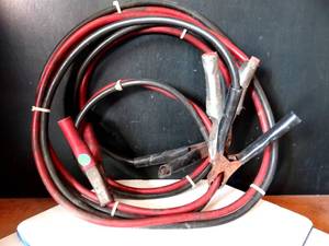 lot 245 image: SET OF MEDIUM GUAGE JUMPER CABLES