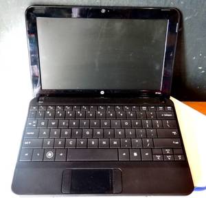 lot 248 image: HP Mini 110-3730NR 10.1 Netbook Computer