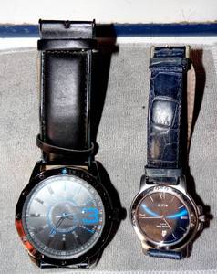lot 269 image: MENS WATCH LOT AS SHOWN - BOTH NEED BATTERIES