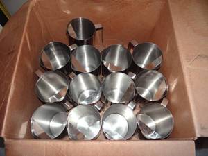 lot 275 image: AMERICAN AIRLINES STAINLESS PITCHERS - AA 73PI015 - BAKERS DOZEN 13
