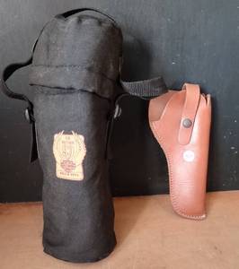 lot 324 image: LOT INCLUDING COLLECTIBLE HARLEY DAVIDSON INULATED BOTTLE COOLER & ALLEN COMPANY LEATHER HOLSTER